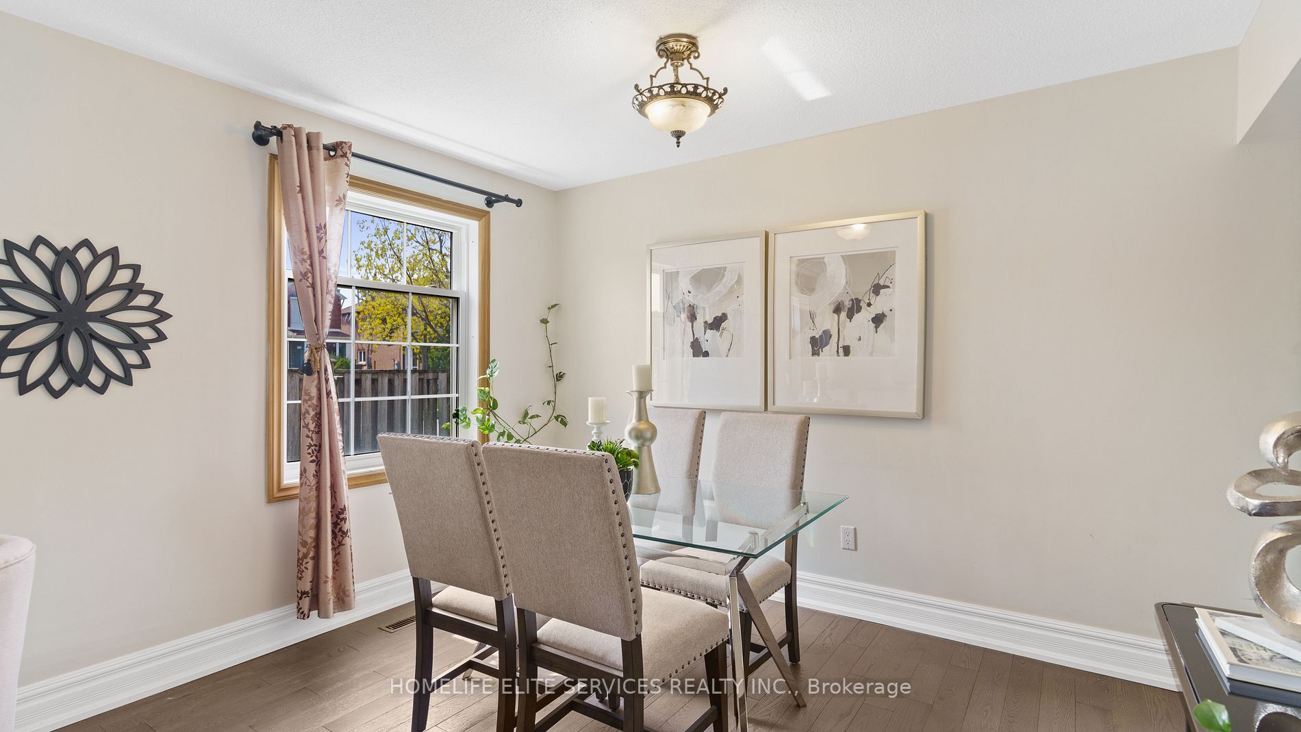 2 Laguna Crescent