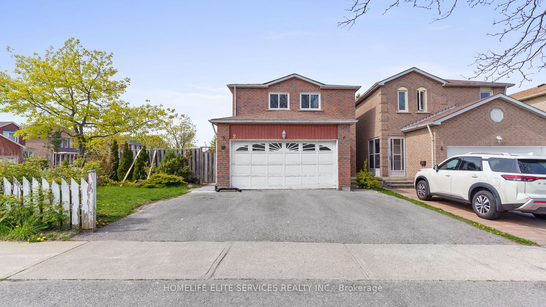 2 Laguna Crescent