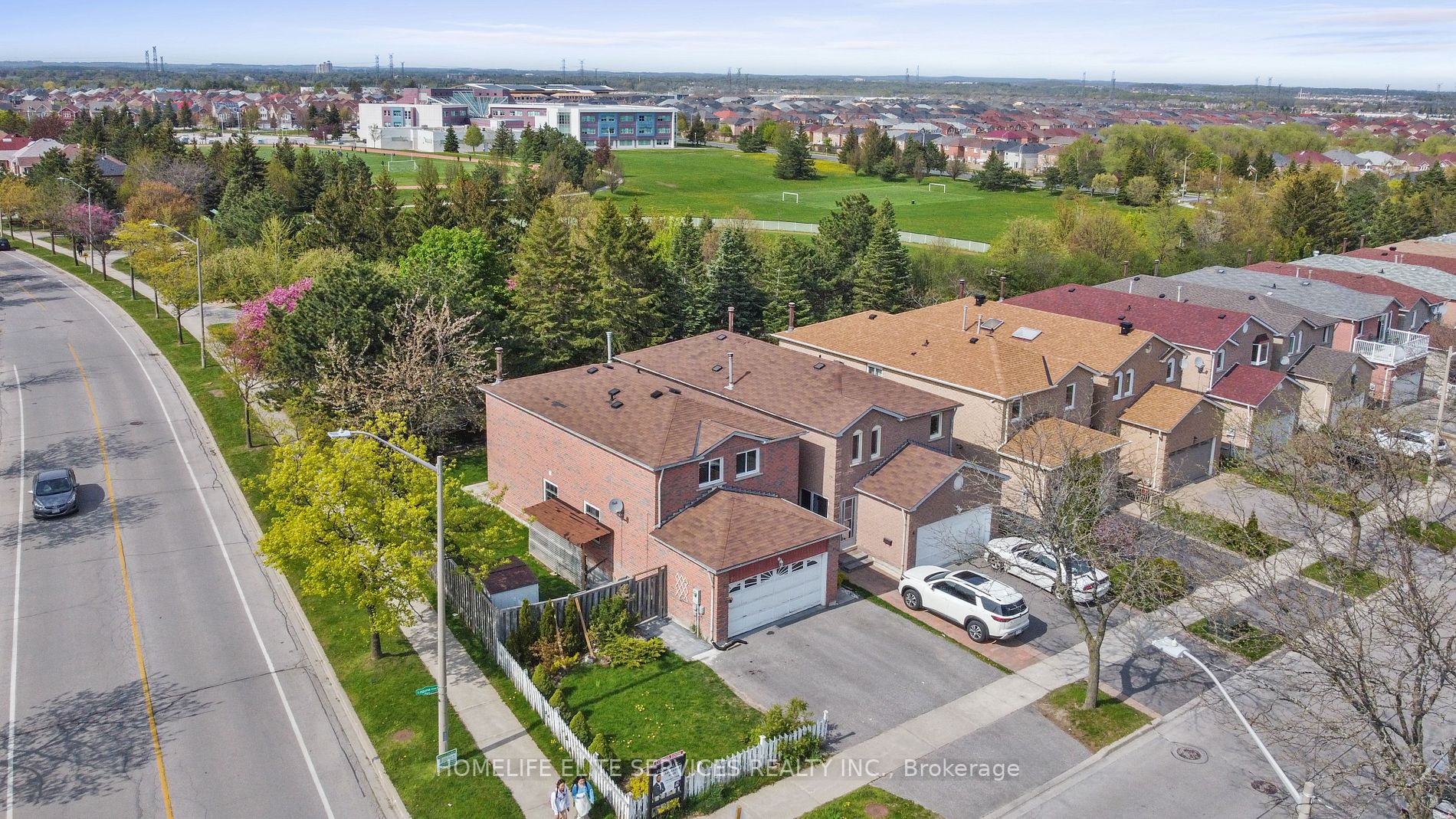 2 Laguna Crescent