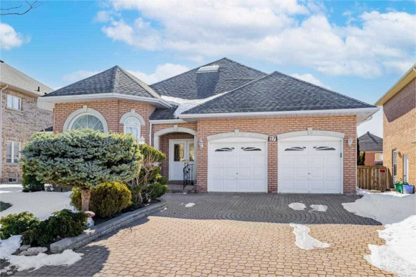 27 Hans Dr, Markham