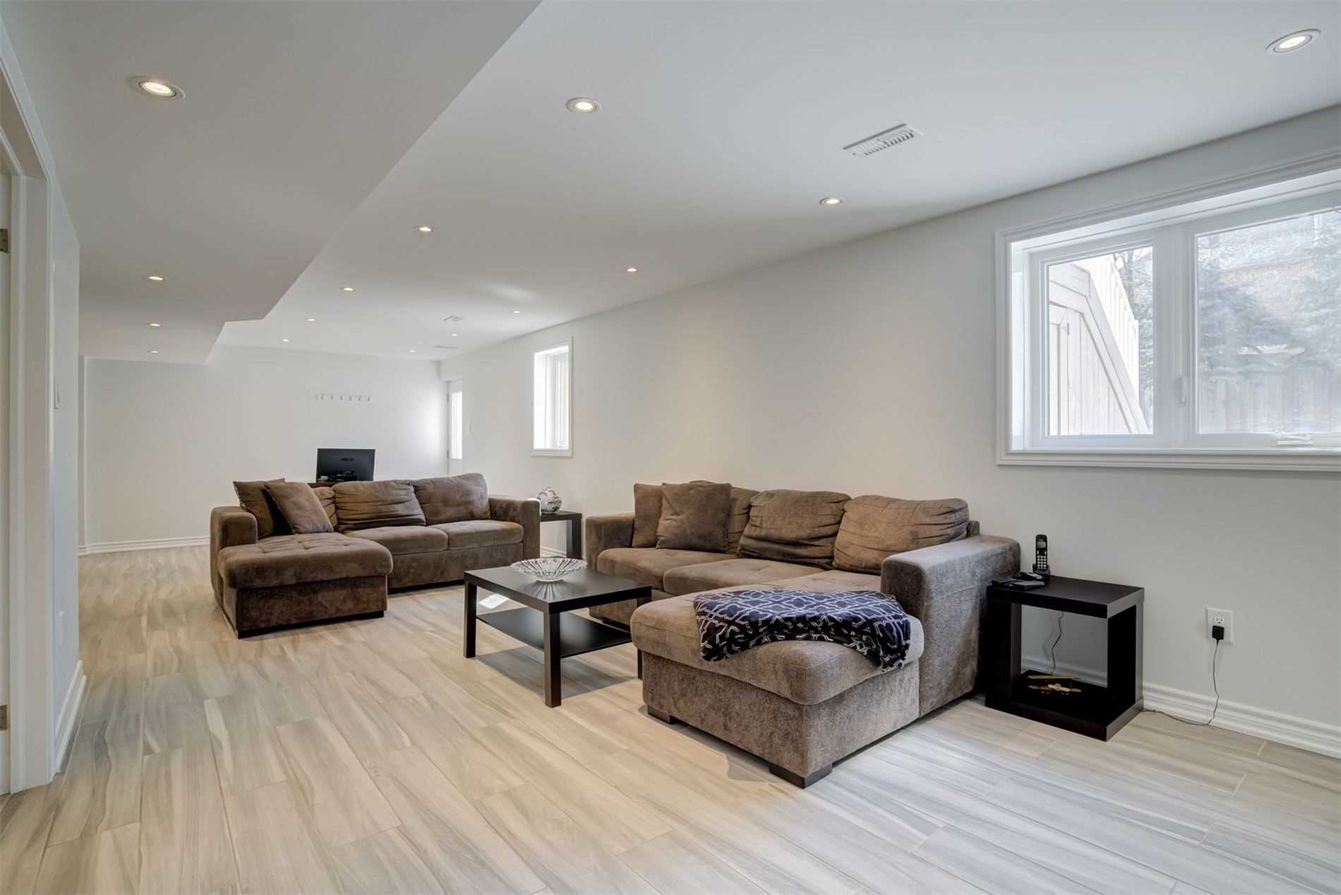 22 Westwind Cres