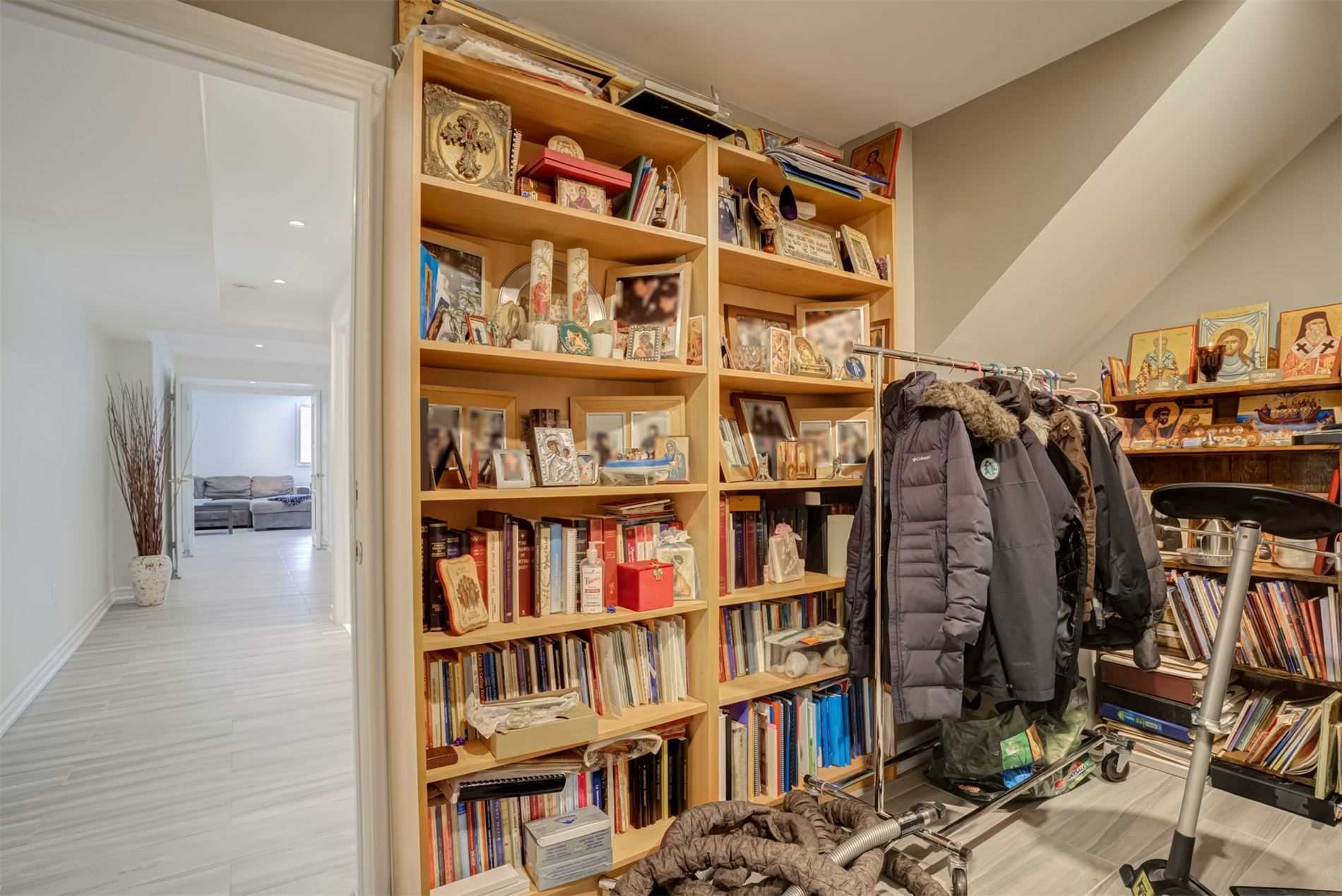22 Westwind Cres