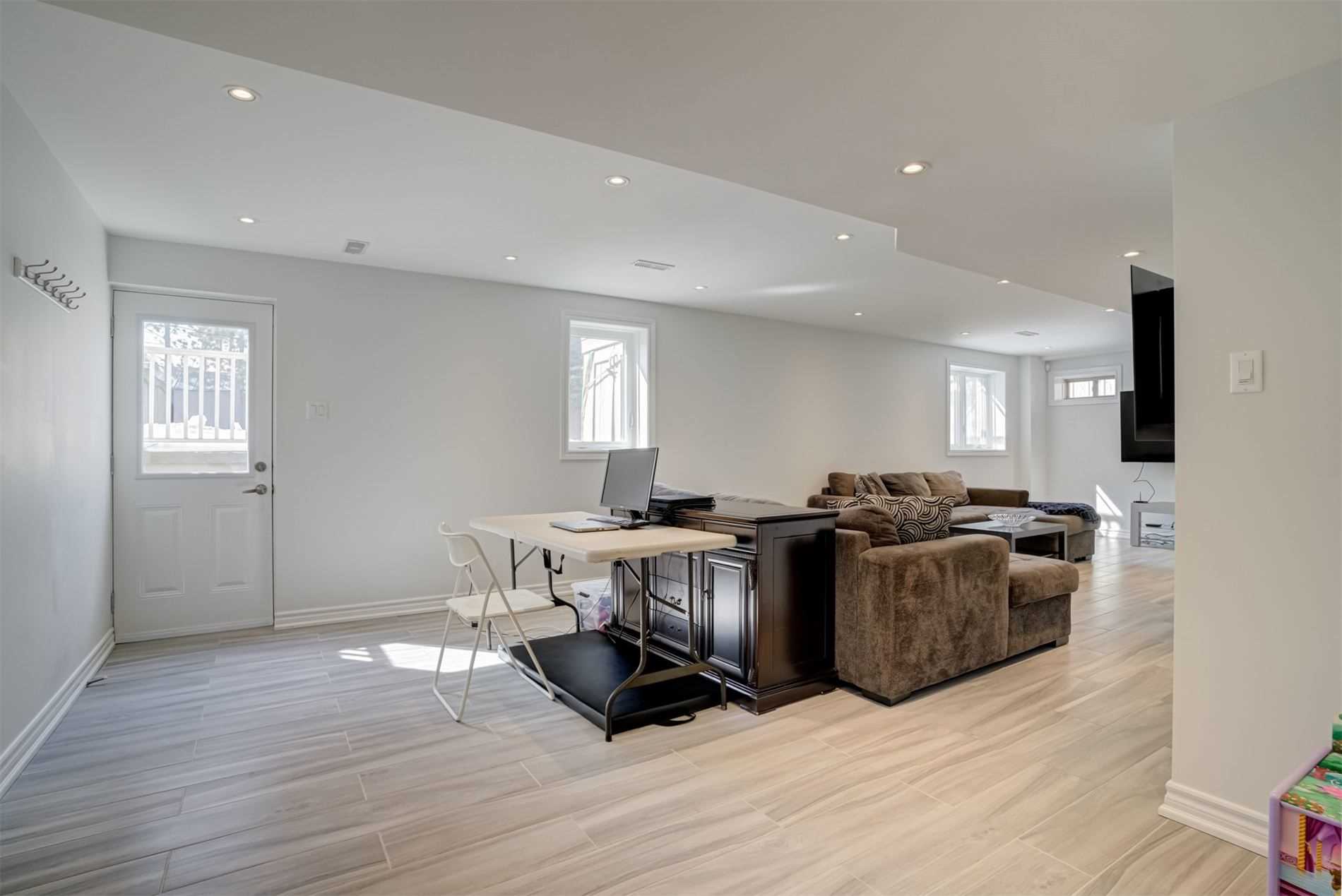 22 Westwind Cres