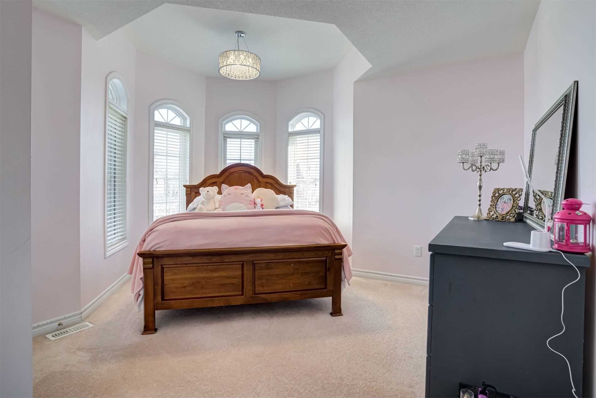 22 Westwind Cres