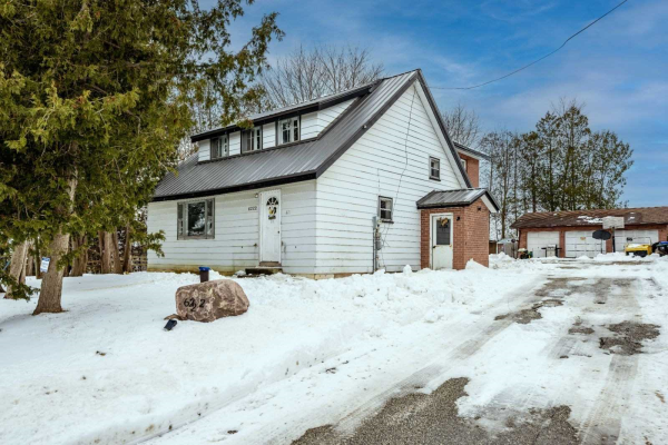 6222 Yonge St, Innisfil