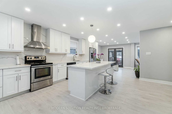 666 Irwin Cres, Newmarket
