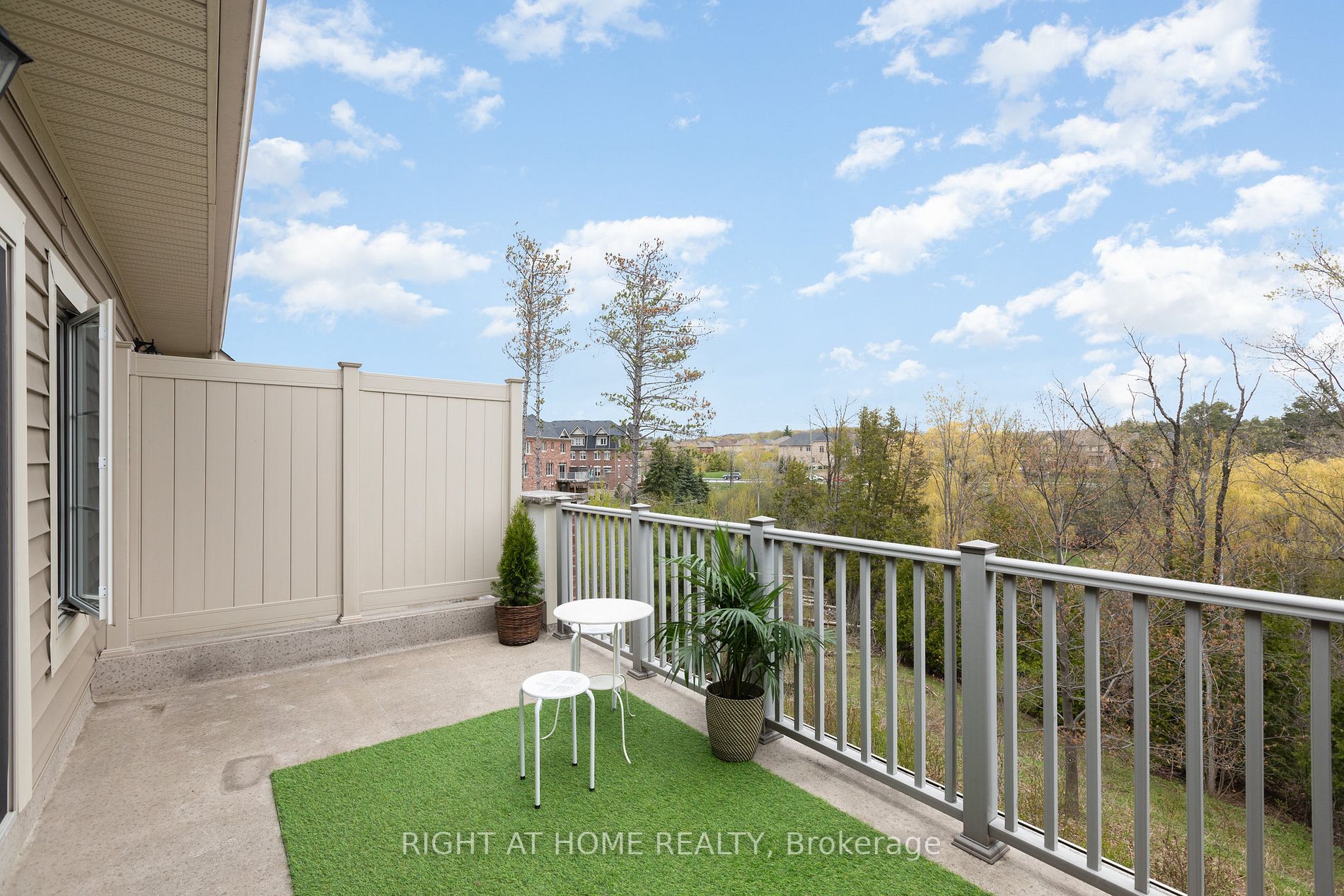 1331 Major Mackenzie Dr, #124