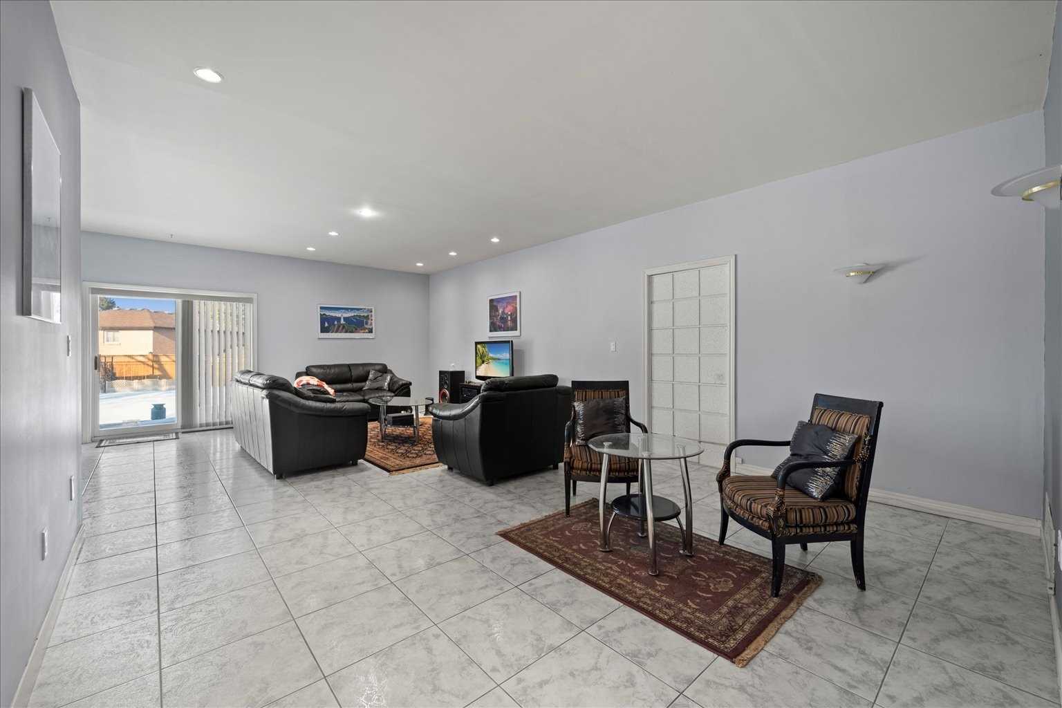 13076 Keele St