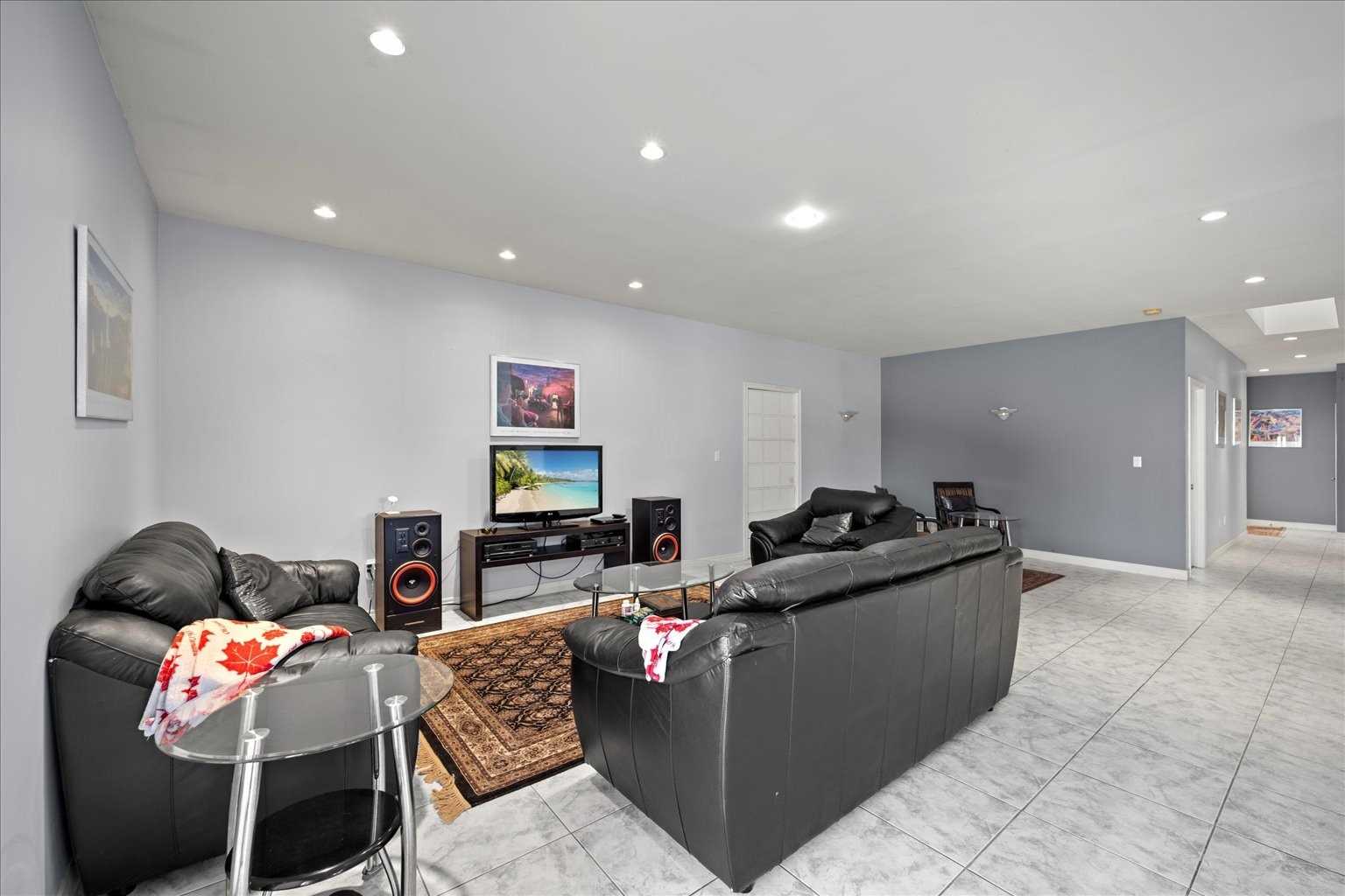 13076 Keele St