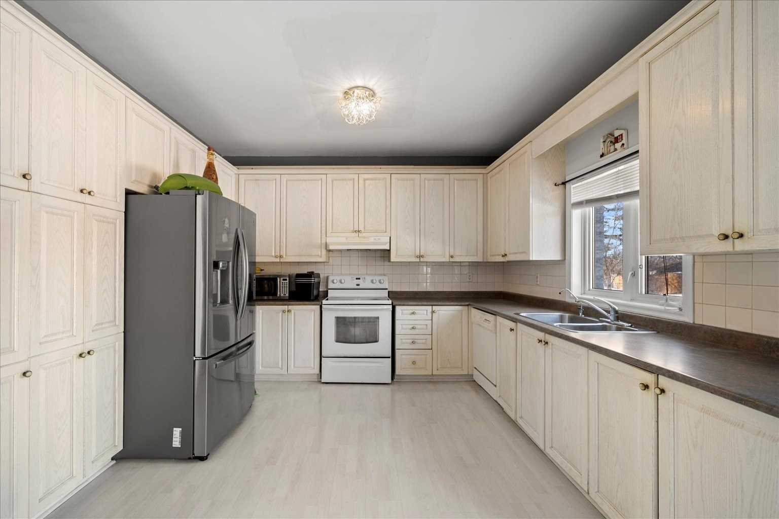 13076 Keele St