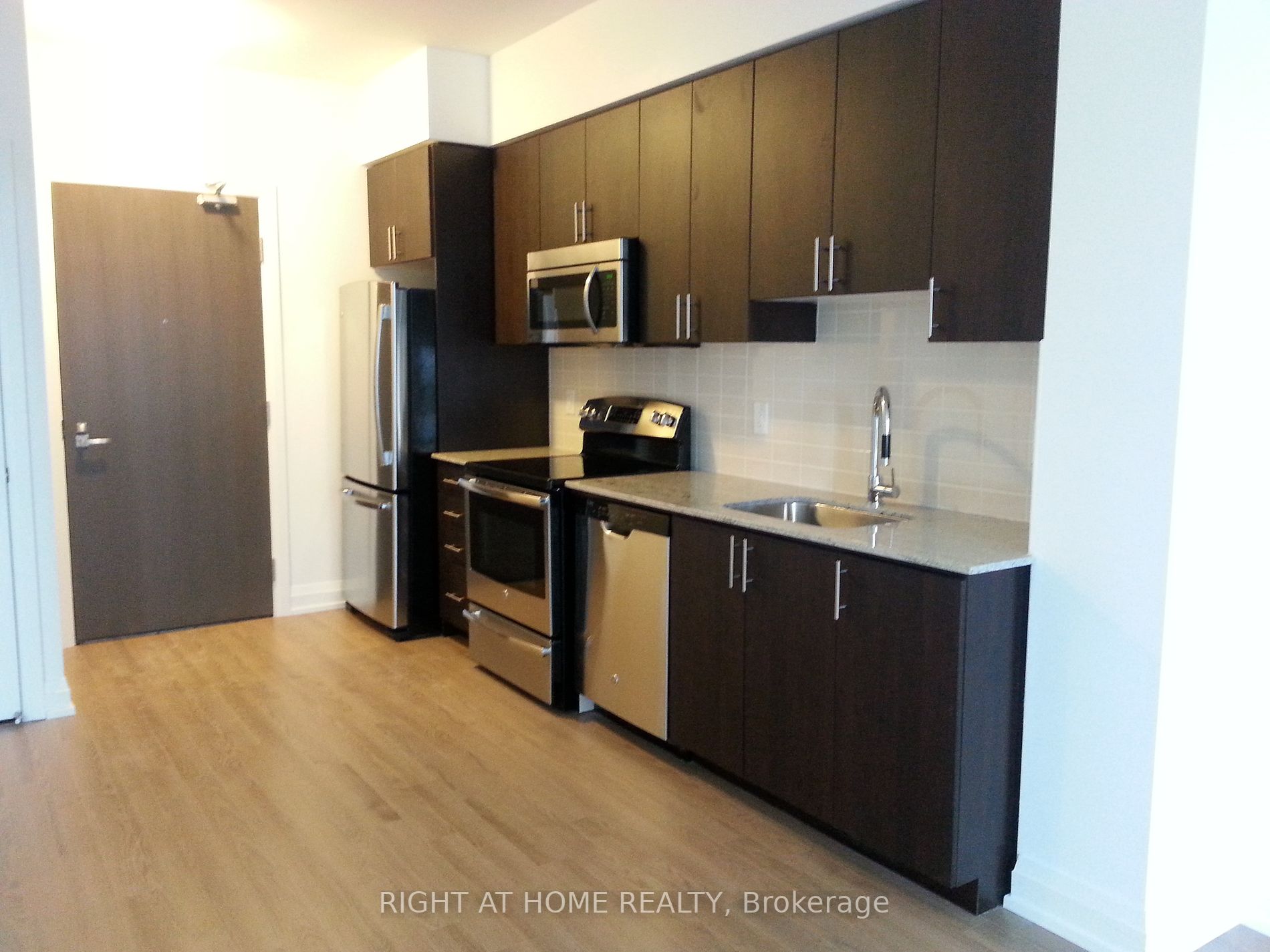 7171 Yonge St, #536