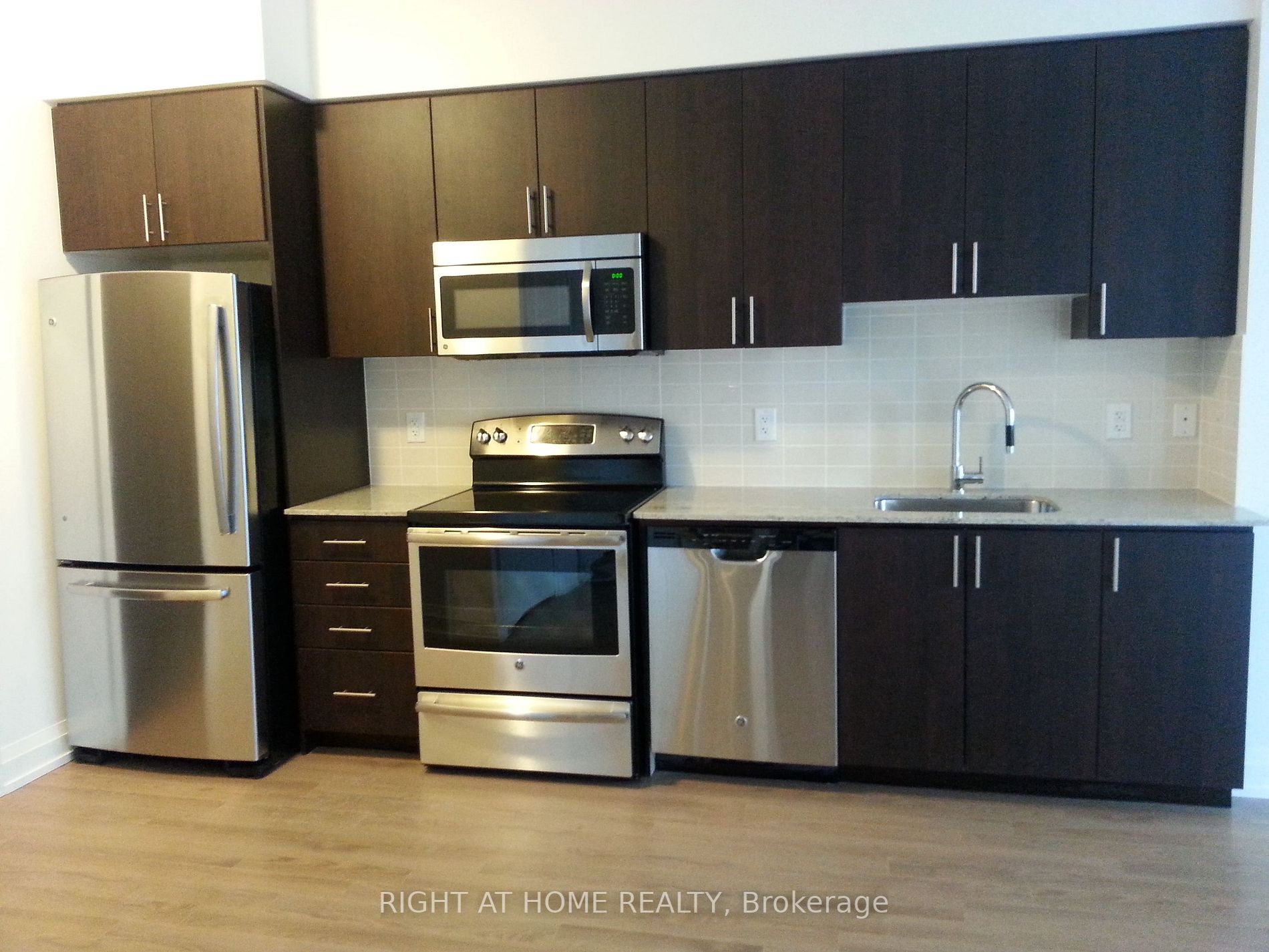 7171 Yonge St, #536