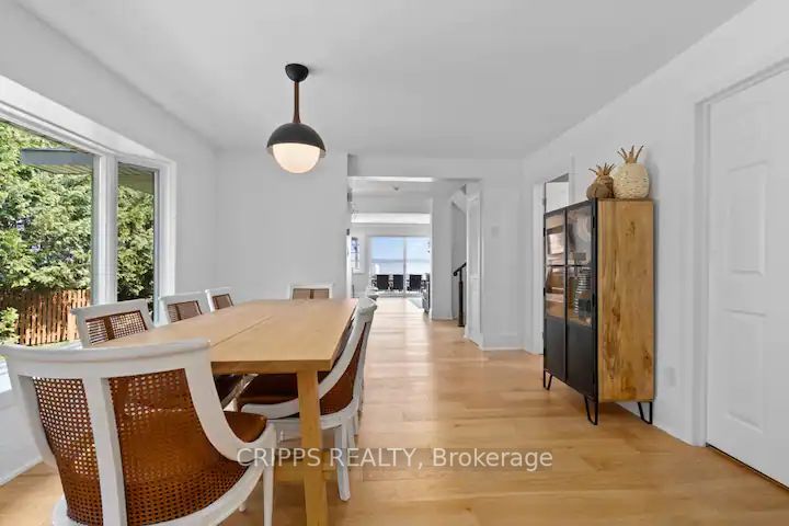 943 Barry Ave