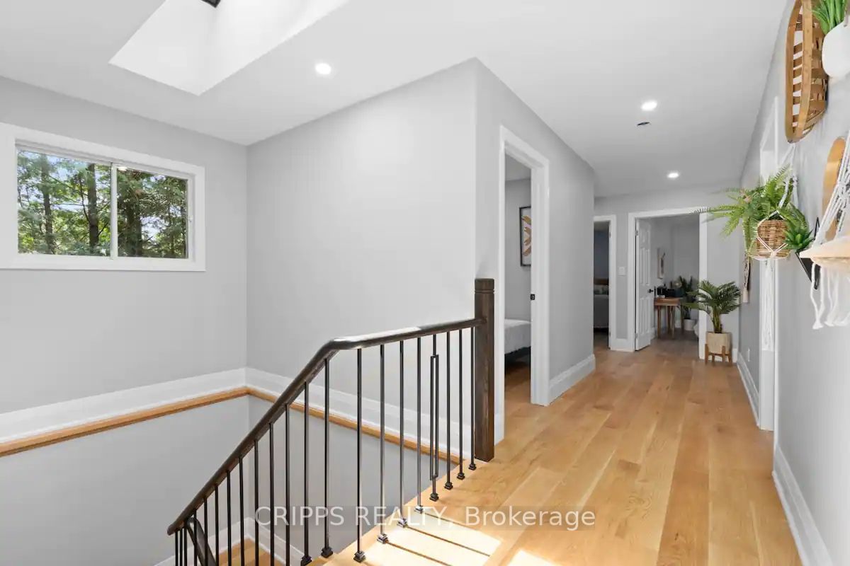 943 Barry Ave