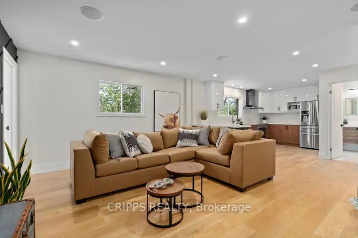 943 Barry Ave