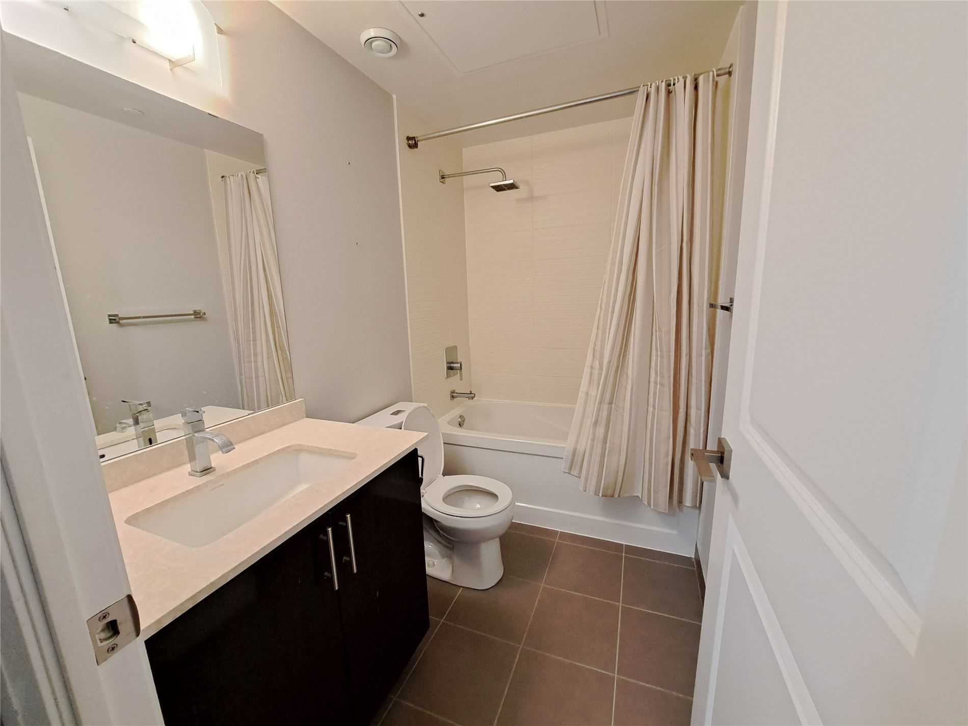 7161 Yonge Street, #820