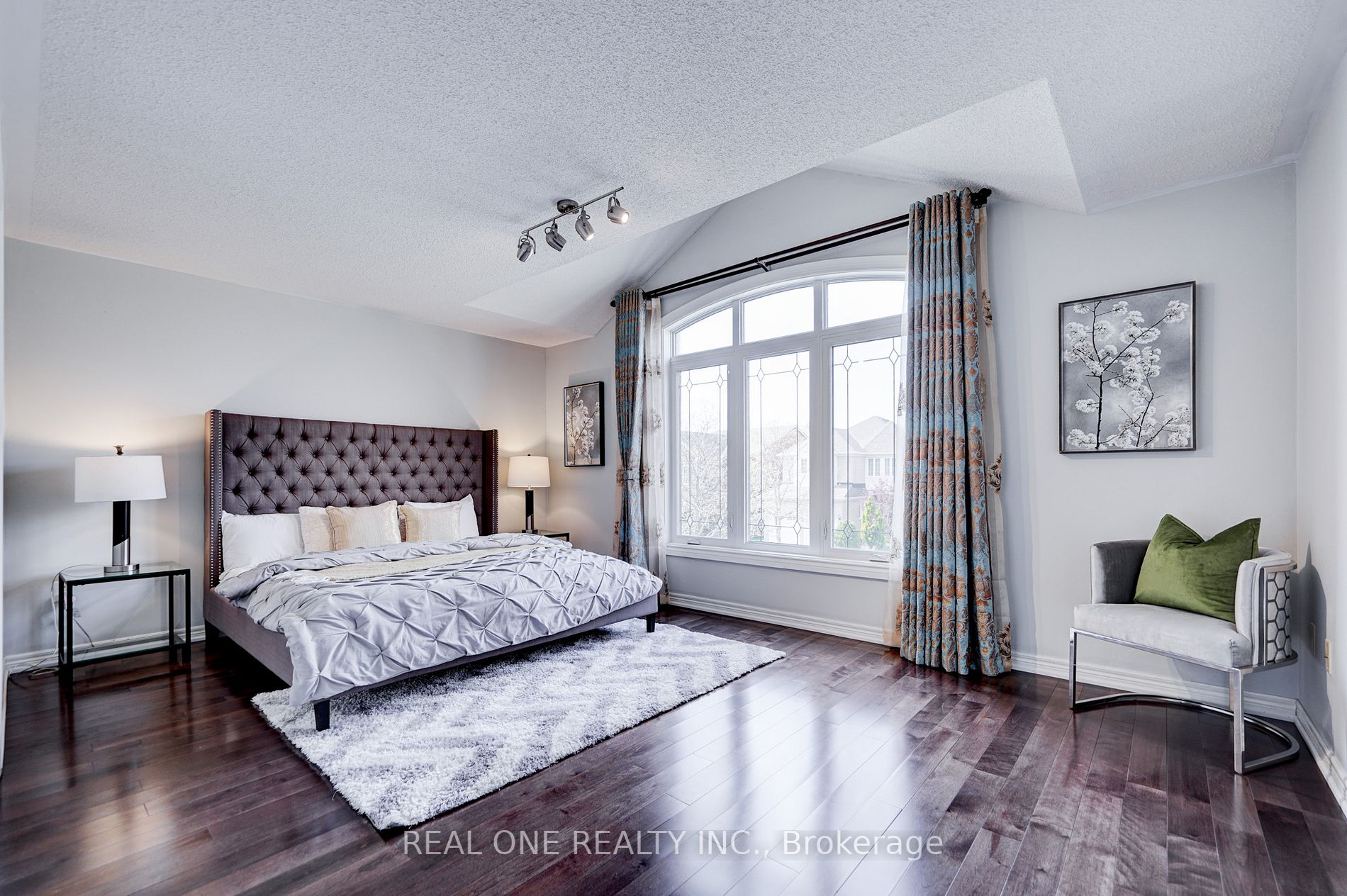 45 Kaitlin Dr