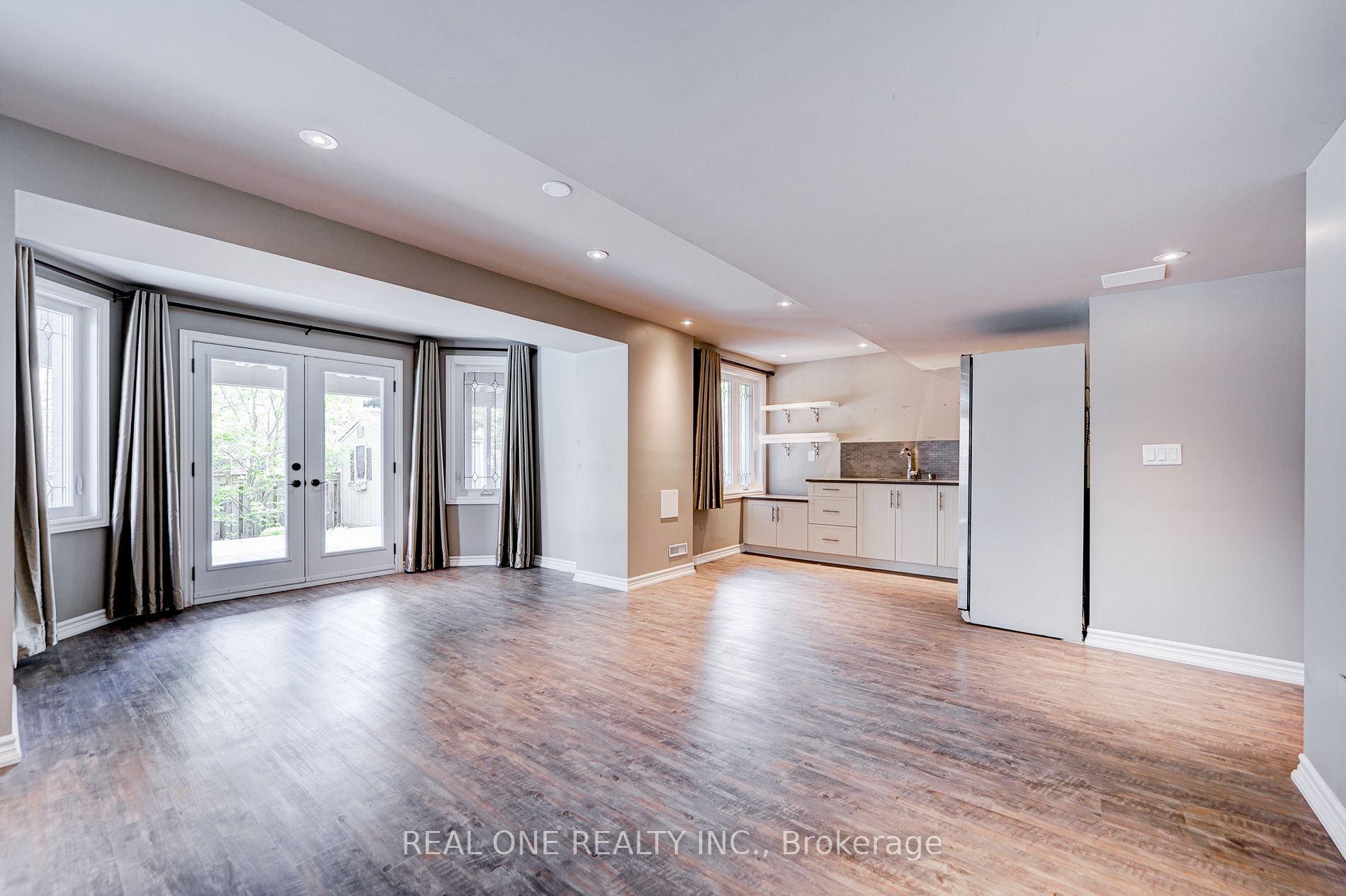 45 Kaitlin Dr