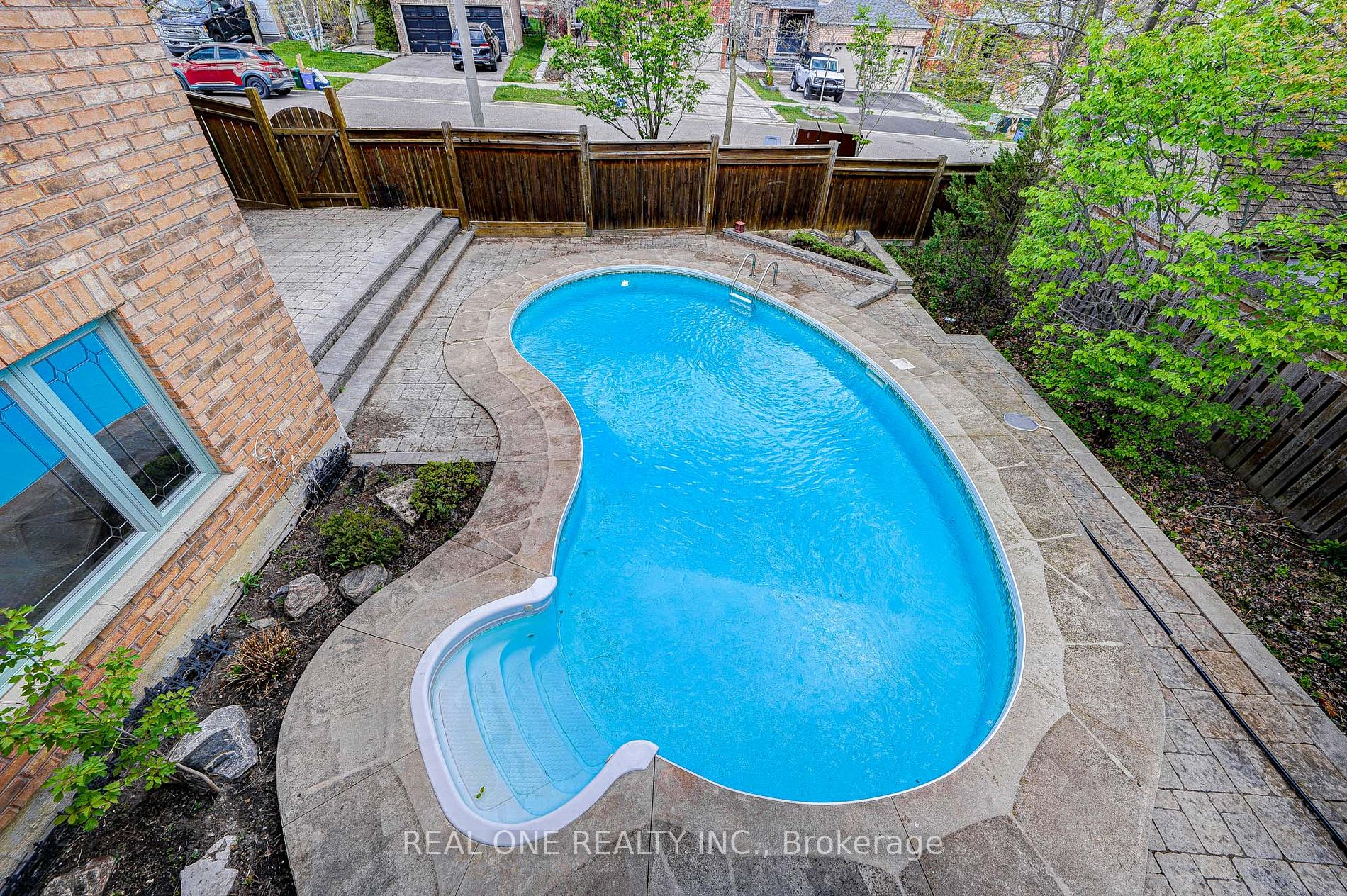 45 Kaitlin Dr