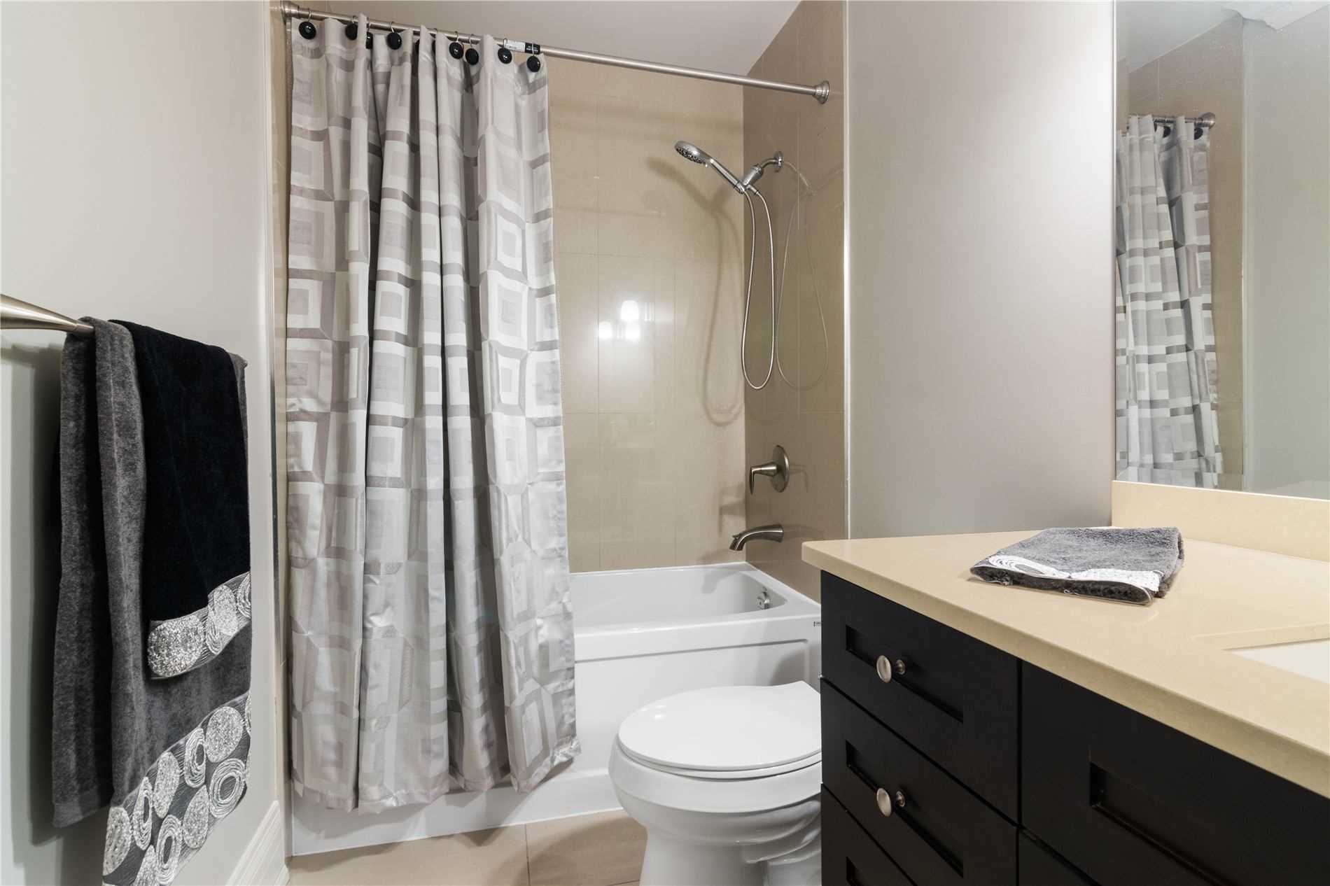 80 Burns Blvd, #204