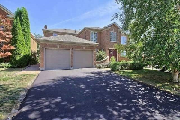 833 Lockwood Circ, Newmarket
