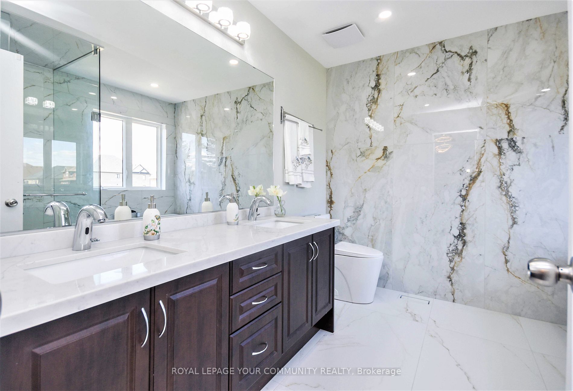 136 Noble Dr