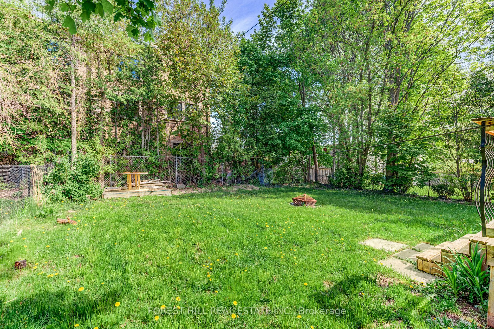 265 Andrew St