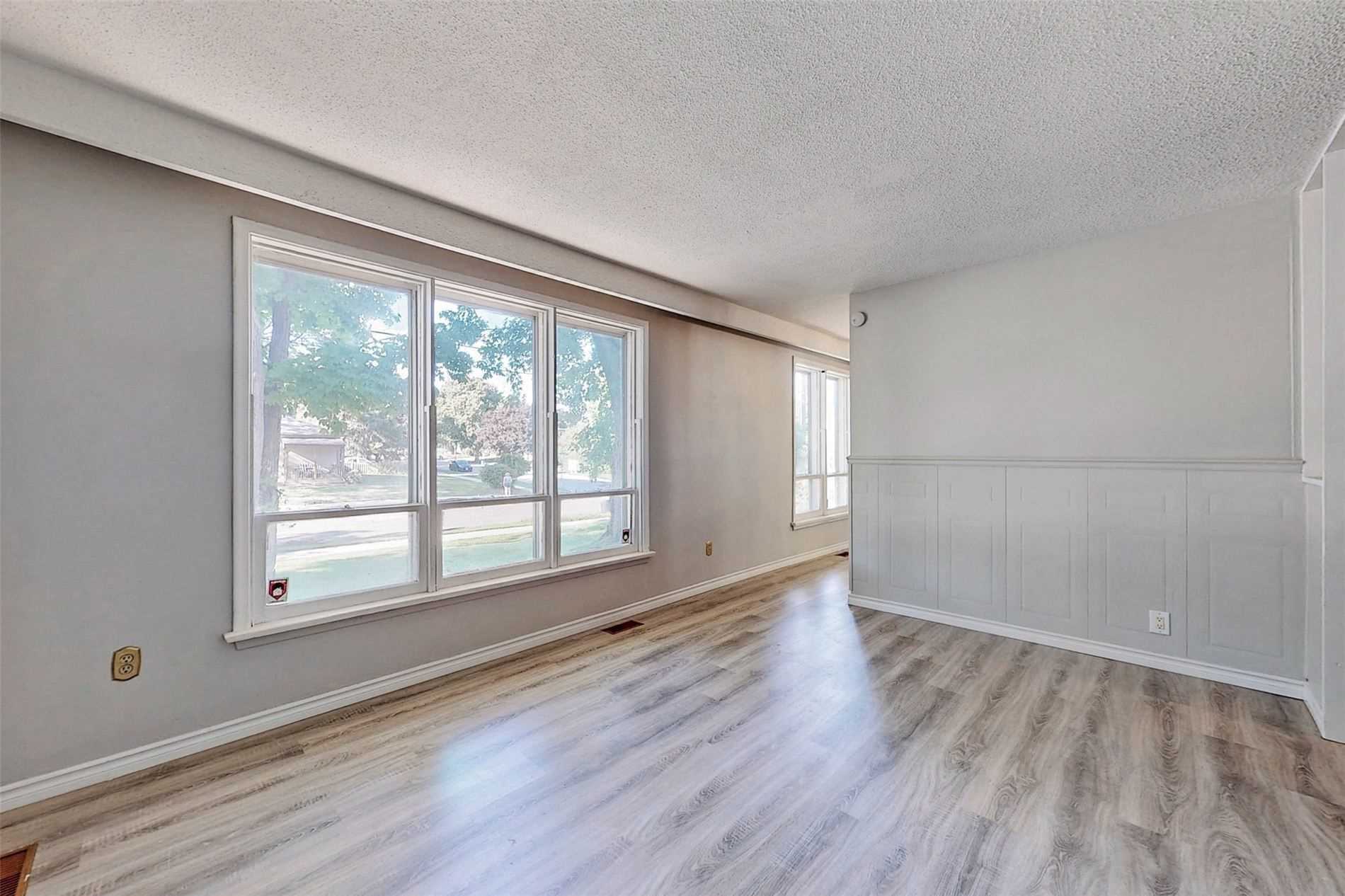 105 Aurora Heights Dr
