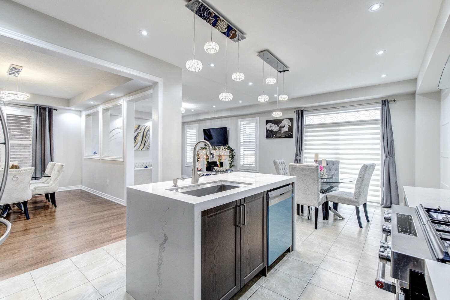 14 Beaconsfield Dr