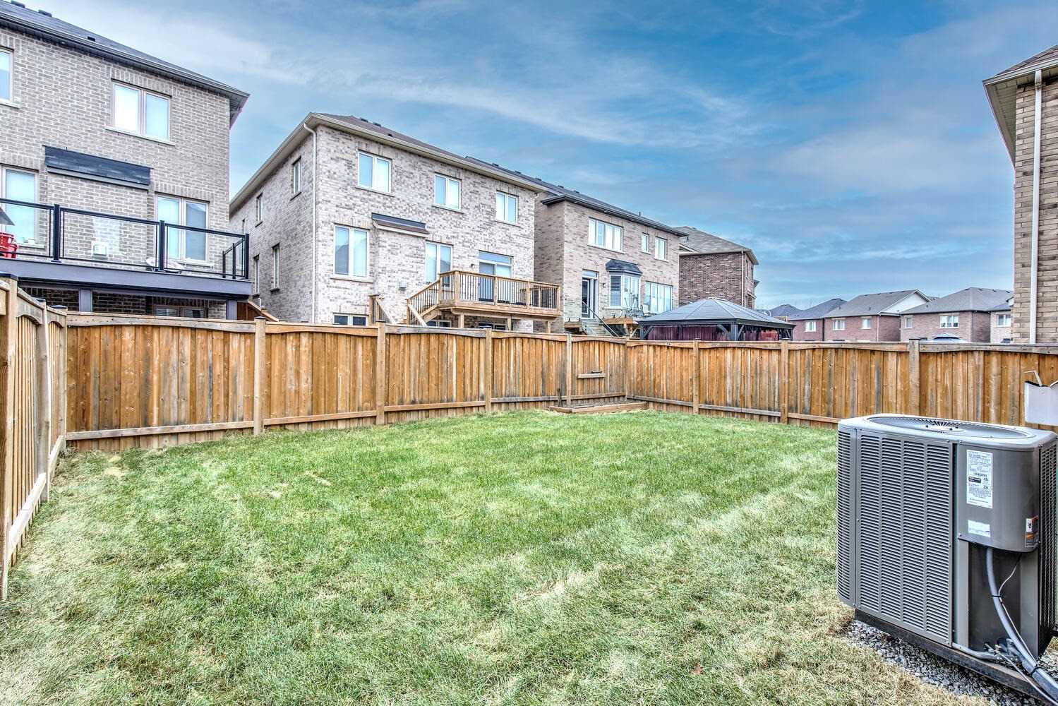 14 Beaconsfield Dr