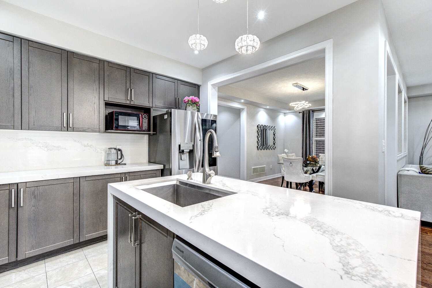 14 Beaconsfield Dr