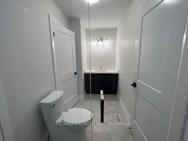 27 Wellington St