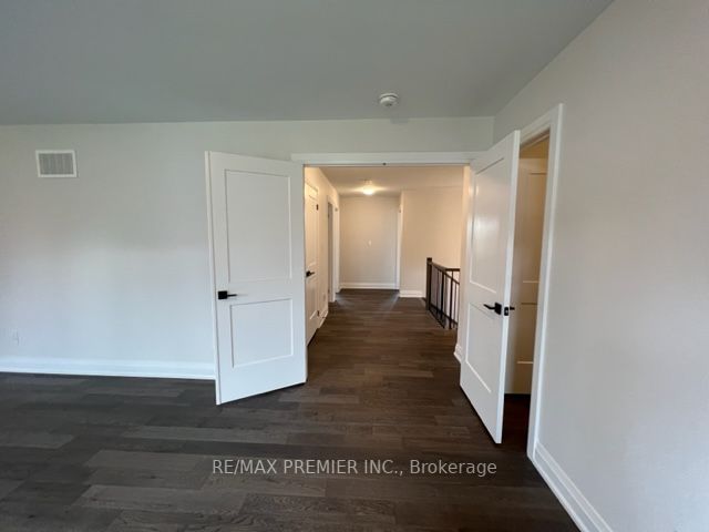 27 Wellington St