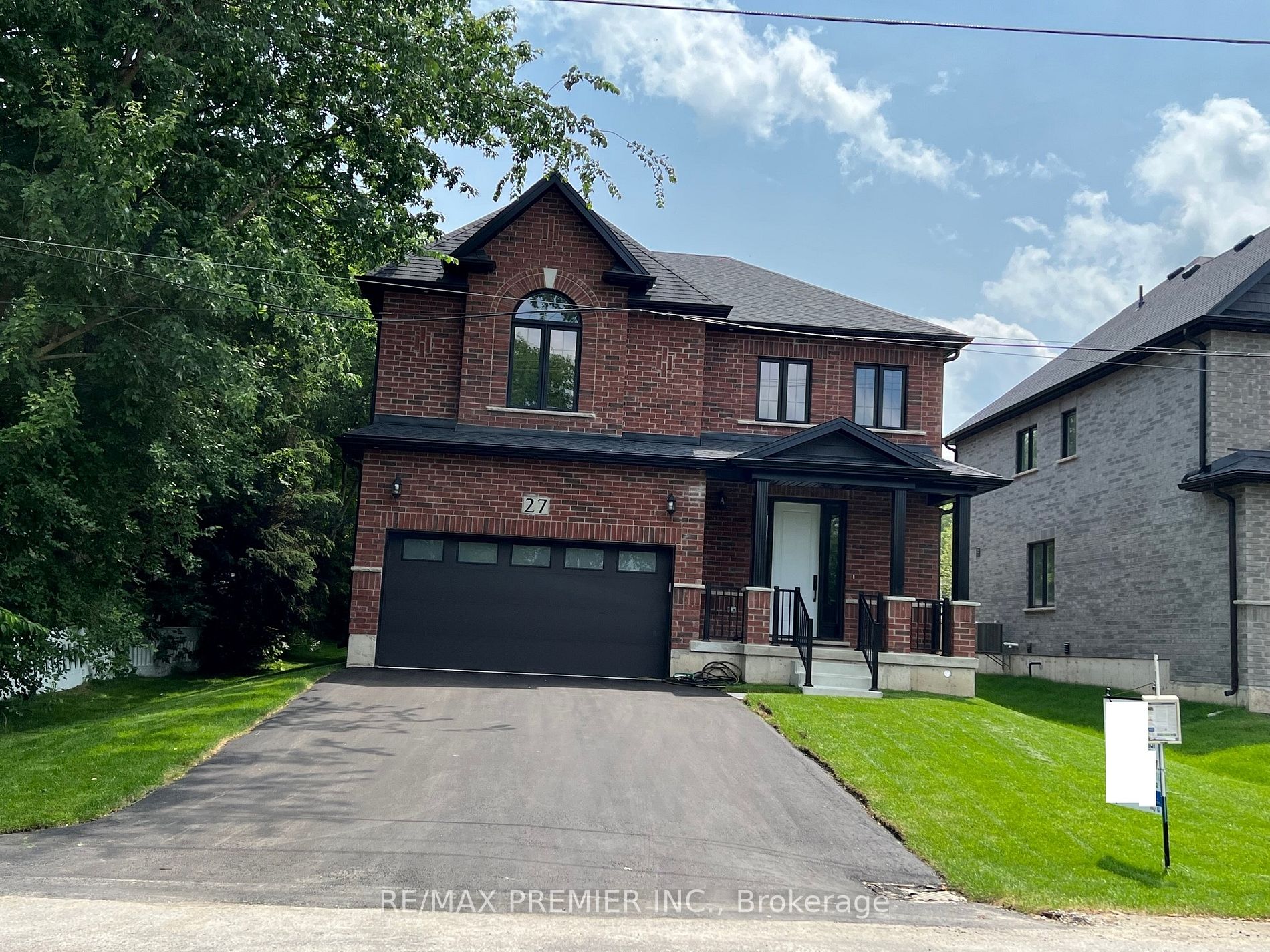 27 Wellington St
