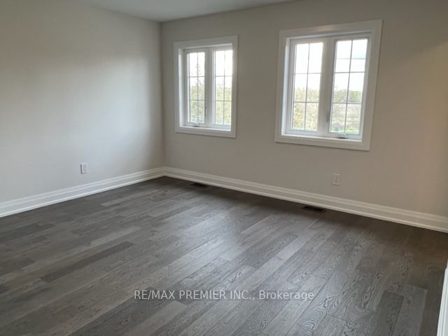 27 Wellington St