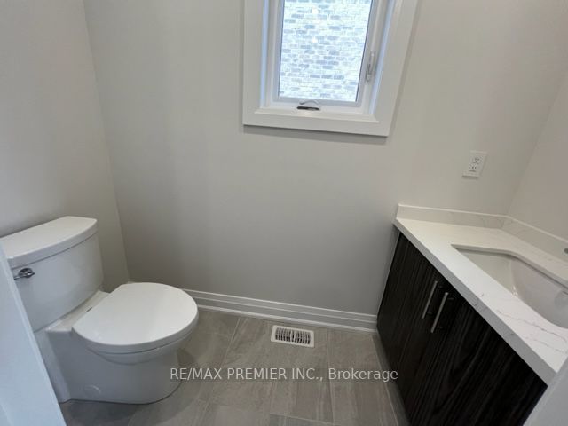 27 Wellington St