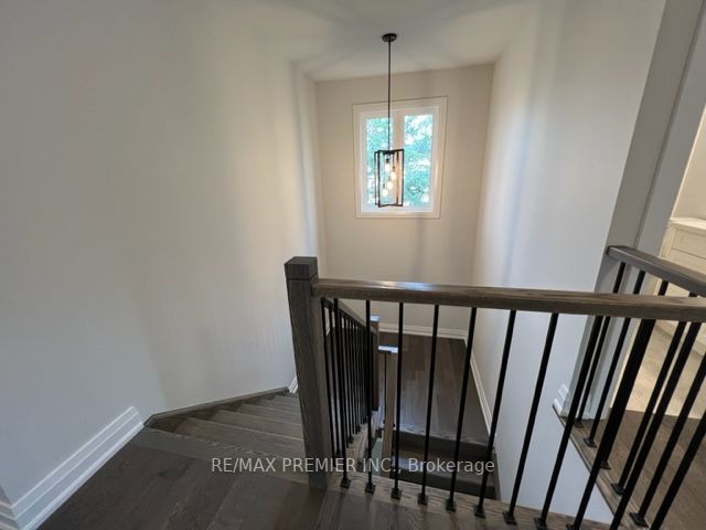 27 Wellington St