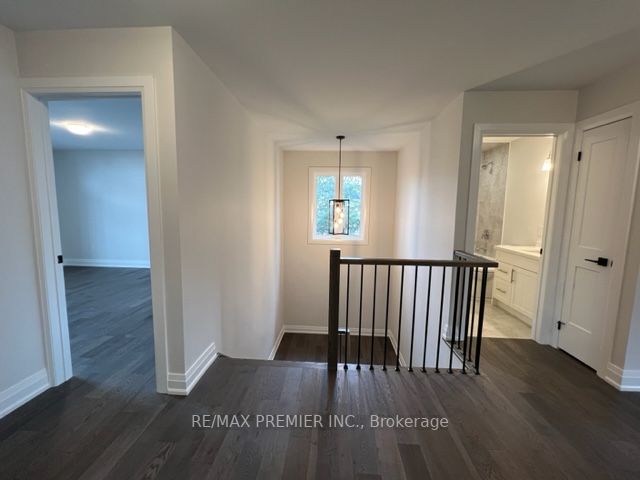 27 Wellington St