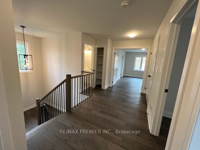 27 Wellington St