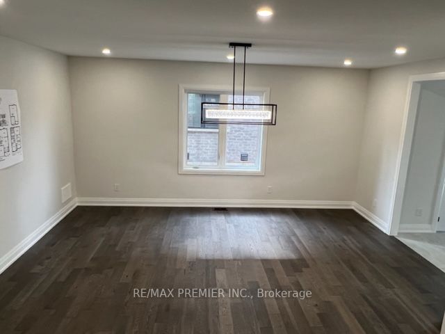 27 Wellington St