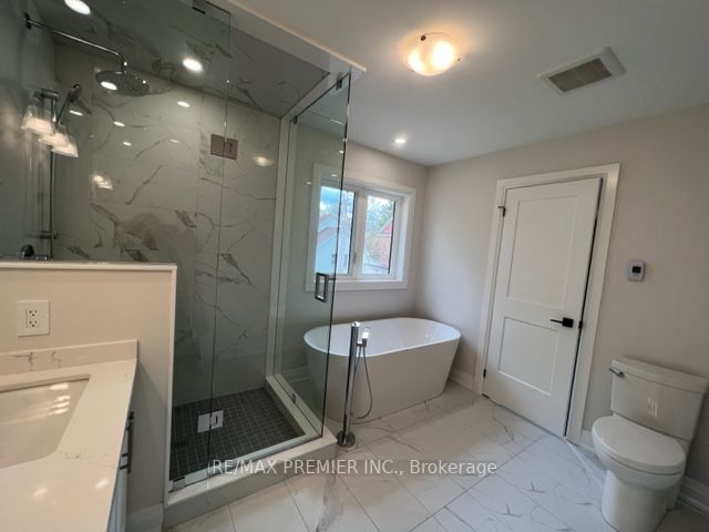 27 Wellington St