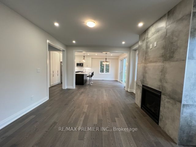 27 Wellington St