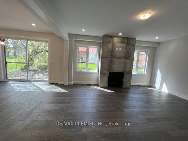 27 Wellington St
