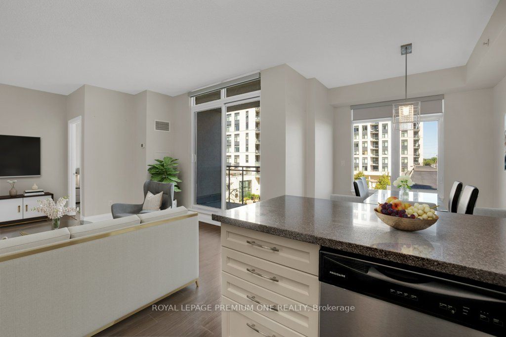 24 Woodstream Blvd, #310