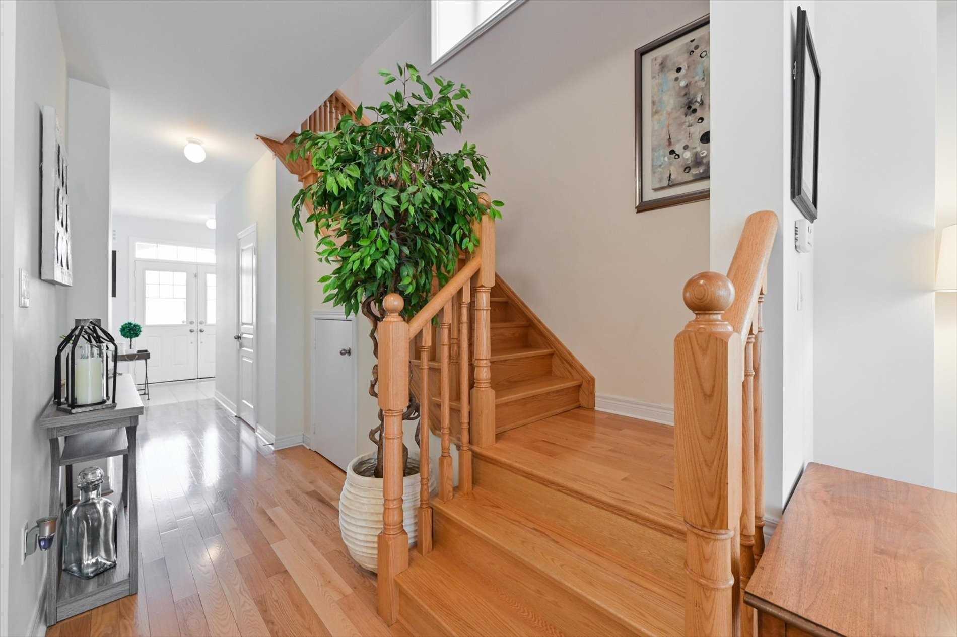 35 Gower Dr, Aurora