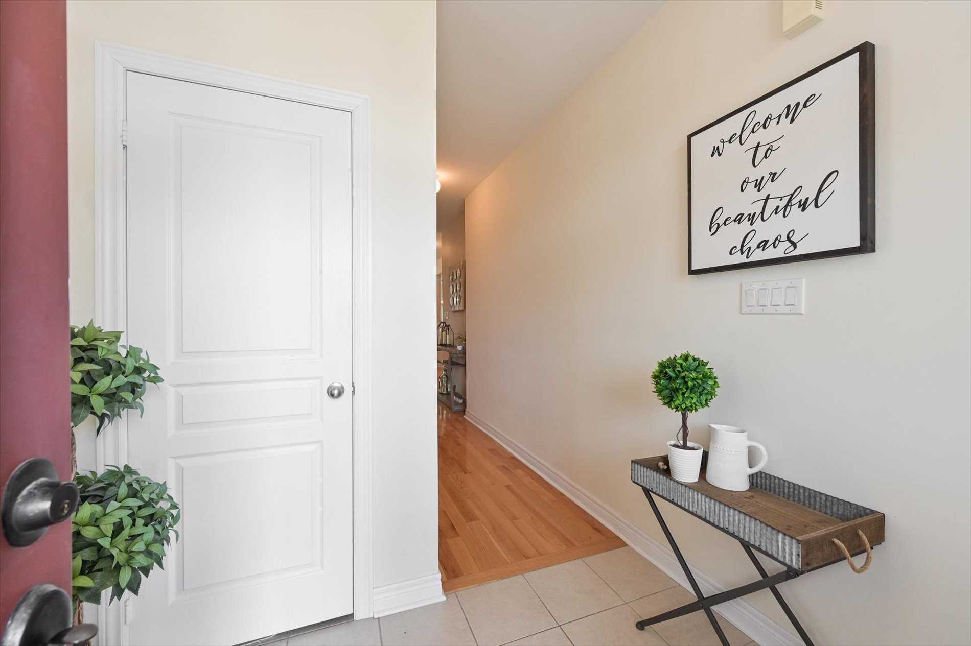 35 Gower Dr, Aurora
