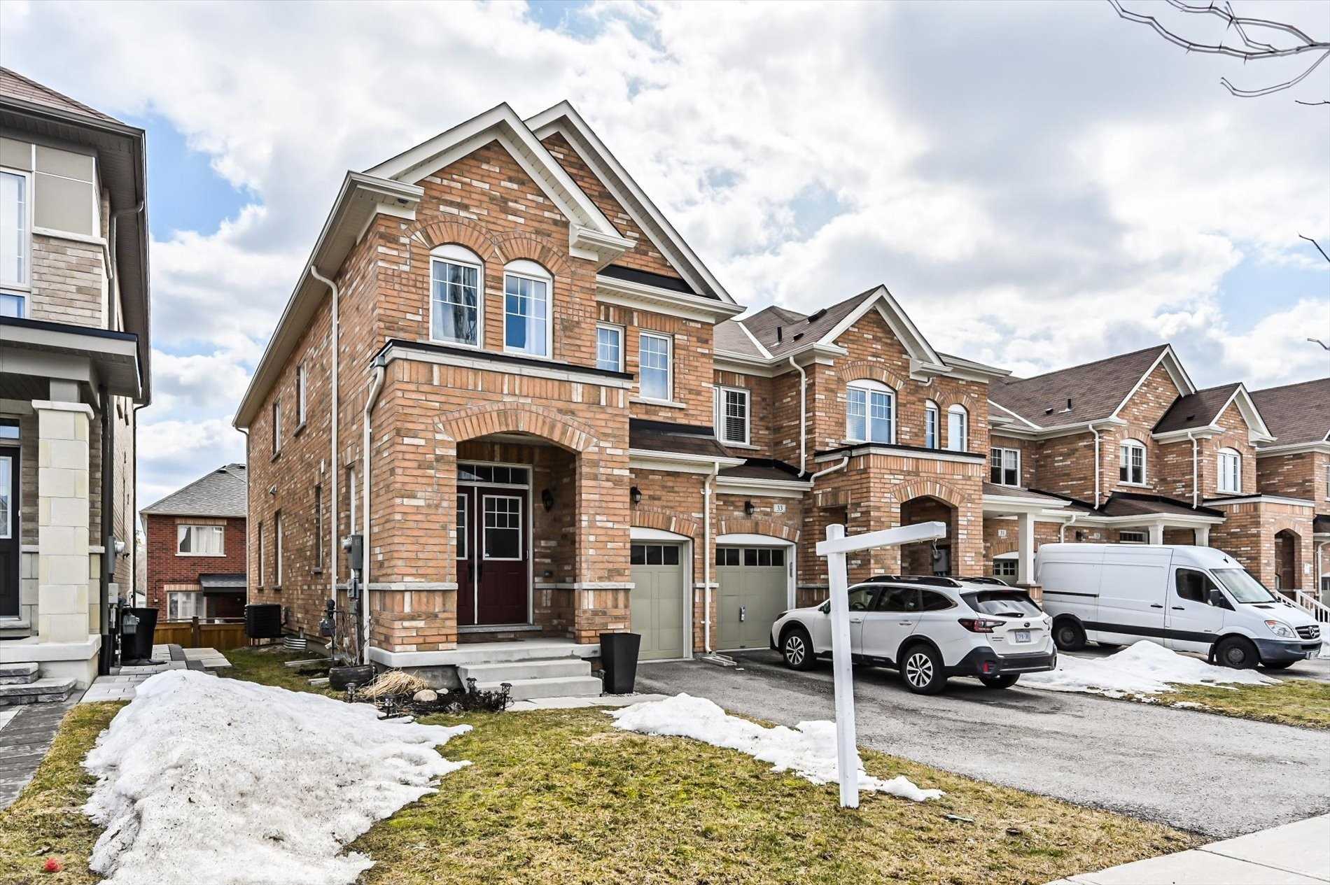 35 Gower Dr, Aurora