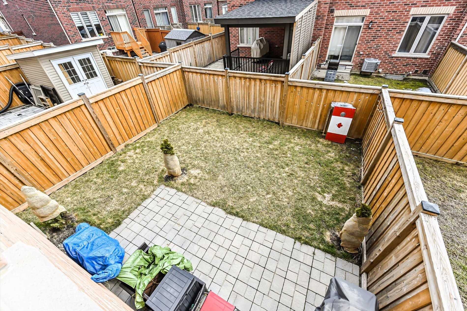 35 Gower Dr, Aurora