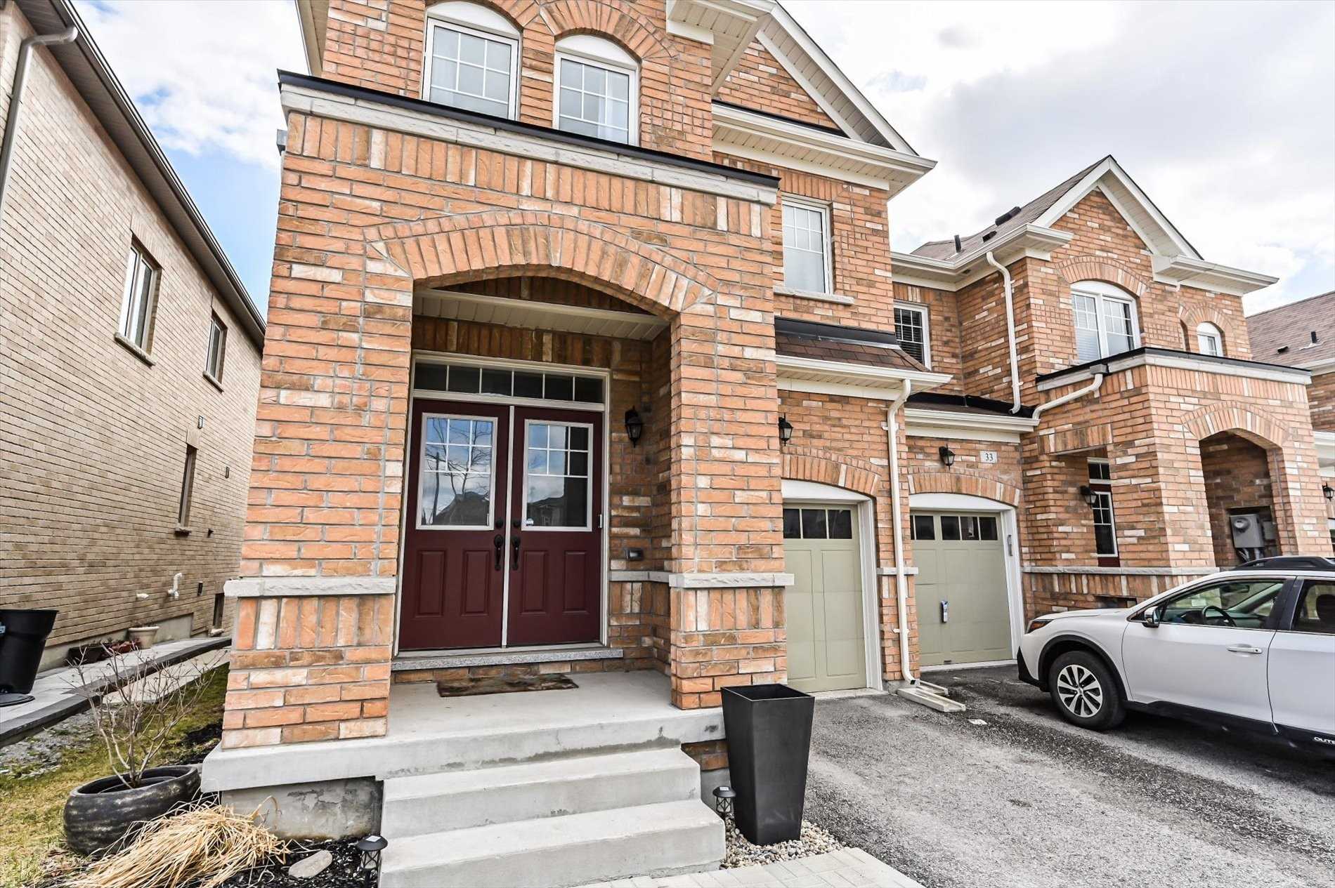 35 Gower Dr, Aurora