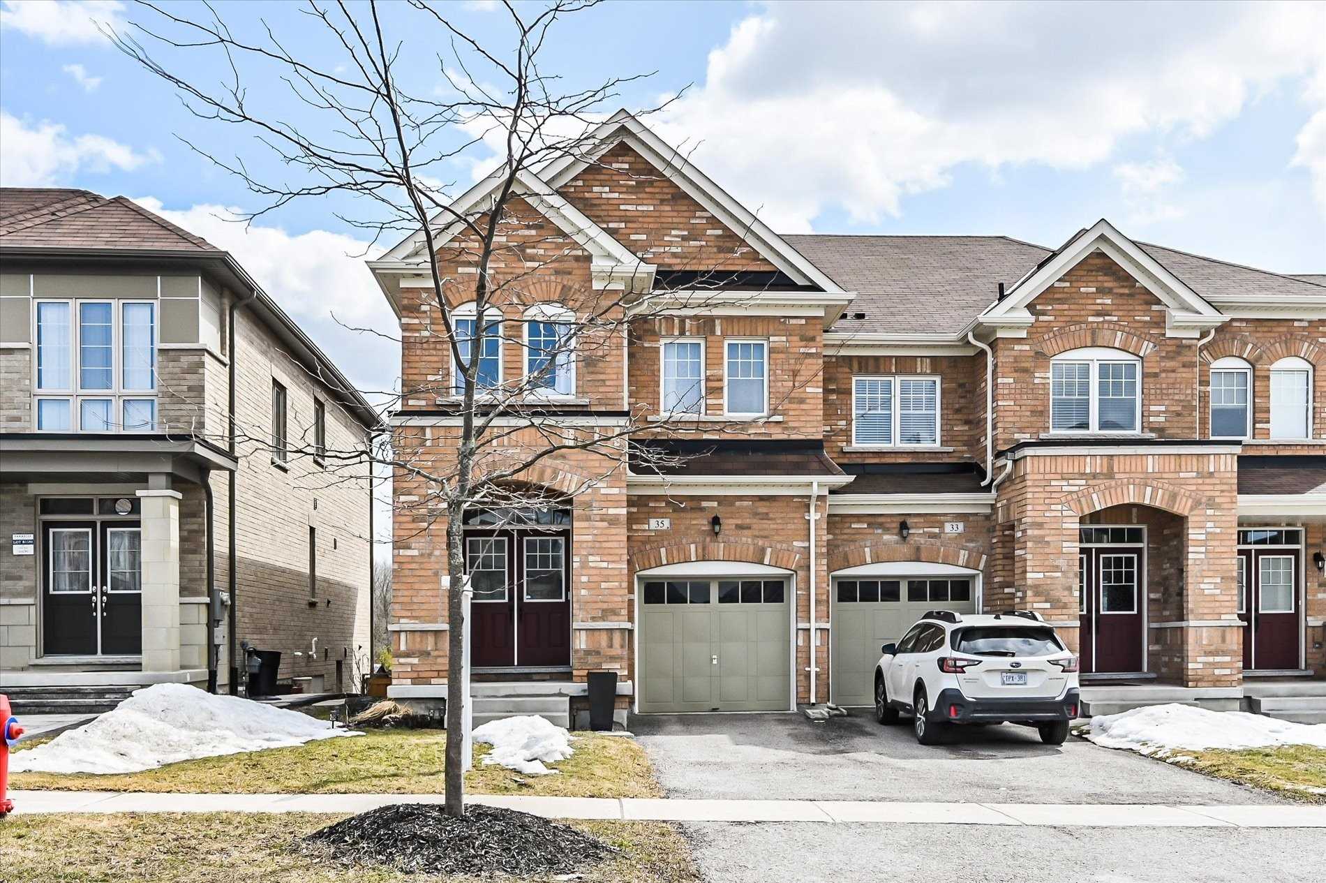 35 Gower Dr, Aurora